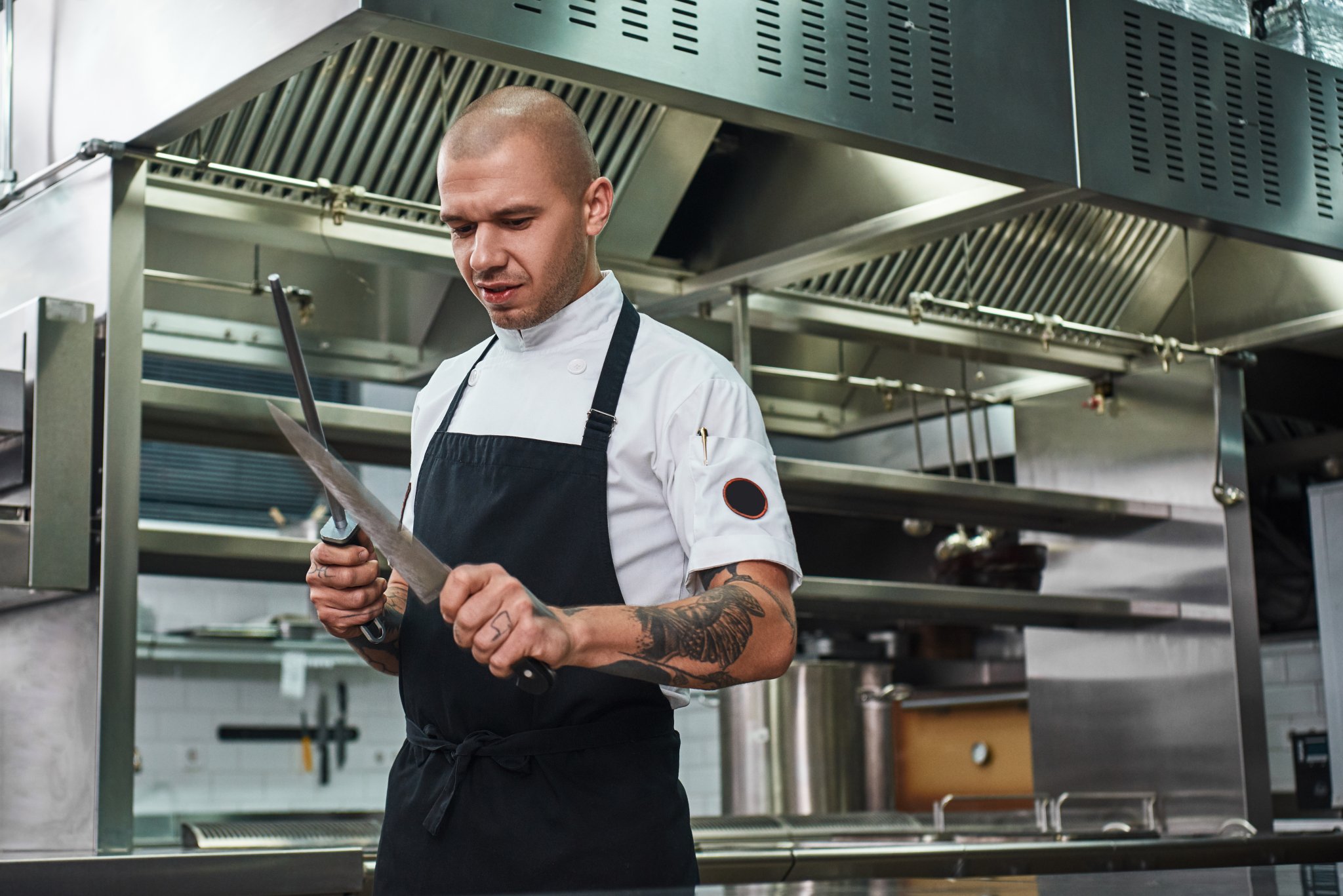 being-a-restaurant-chef-what-should-you-know-the-chef-is-on-the-table